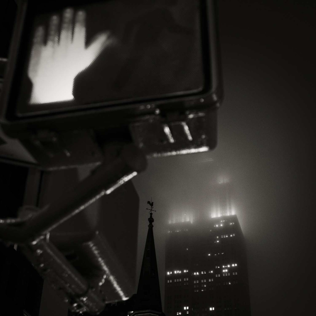 Don't walk, misty night, New York, 2015